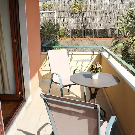 לינה וארוחת בוקר Lemon